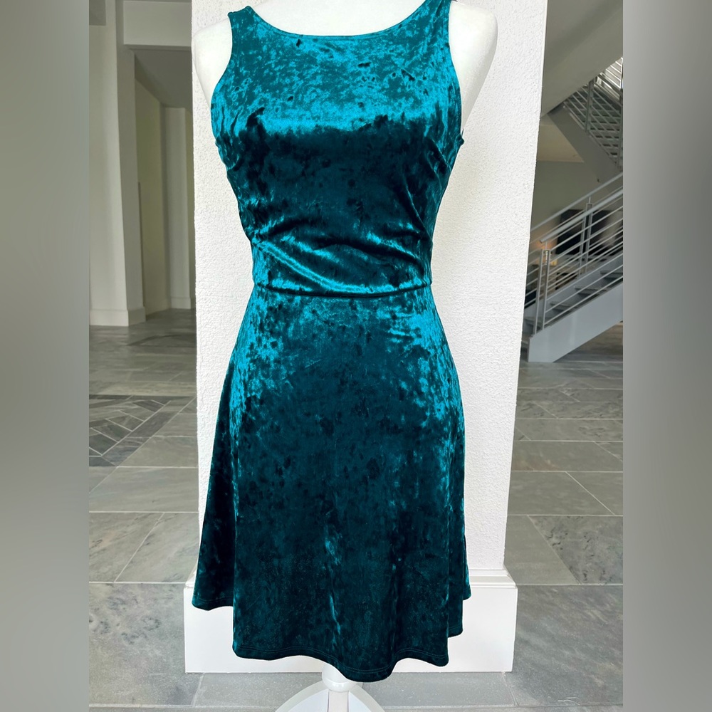 h&m green velvet stretchy shift dress, emerald green
